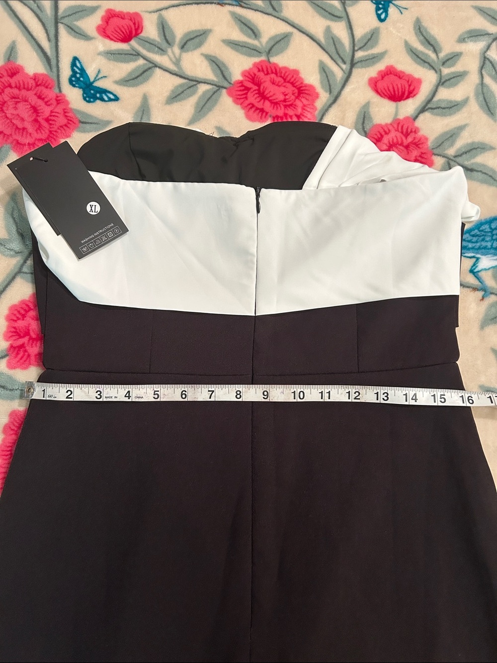 Elegant Black & White Off-Shoulder Evening Gown - Picture 9 of 14